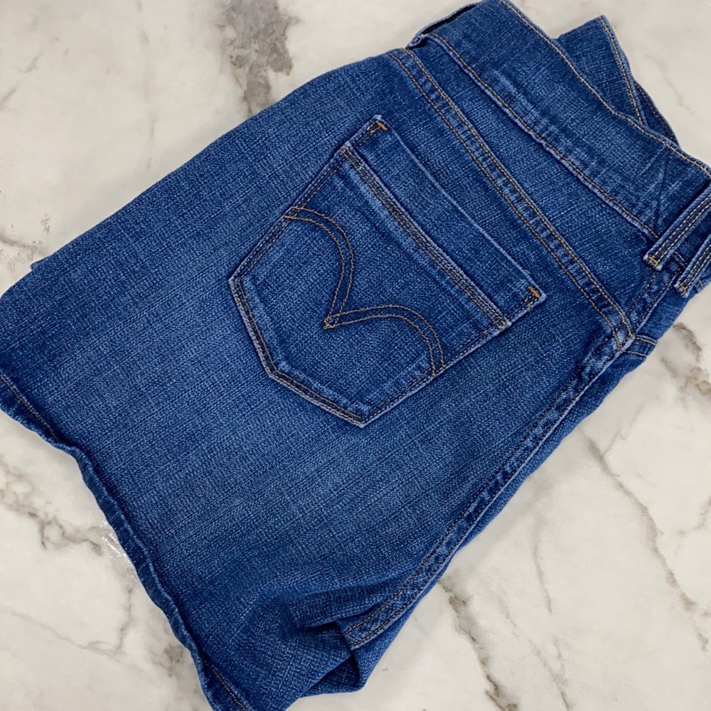 Levi’s - Picture 4 of 5